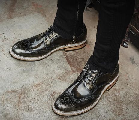 Moda Designer Italiano Homens Vestido Formal Sapatos De Couro Alegre Sapatos De Casamento De Luxo