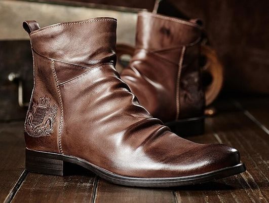 Botas de calcanhar masculino de pé redondo de couro genuíno Botas de elevador masculino casual