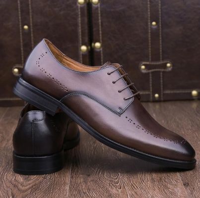 Pernas redondas Homens Loafers de couro Estilha de Caveira Oxford Slip On Flats Sneakers para festa