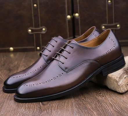 Pernas redondas Homens Loafers de couro Estilha de Caveira Oxford Slip On Flats Sneakers para festa