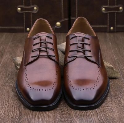Pernas redondas Homens Loafers de couro Estilha de Caveira Oxford Slip On Flats Sneakers para festa