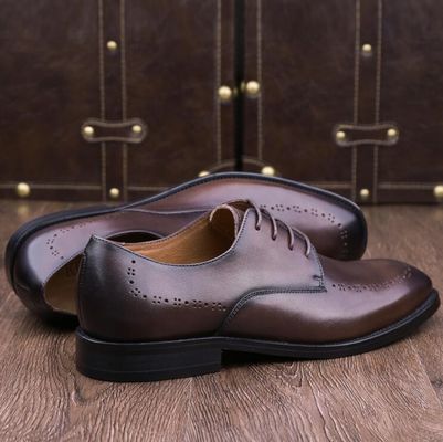 Pernas redondas Homens Loafers de couro Estilha de Caveira Oxford Slip On Flats Sneakers para festa