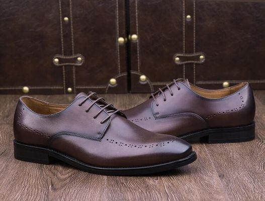 Pernas redondas Homens Loafers de couro Estilha de Caveira Oxford Slip On Flats Sneakers para festa