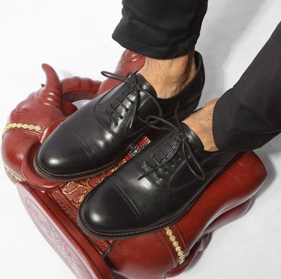 Sapatos de pele masculina com conforto e design de dedos pontiagudos