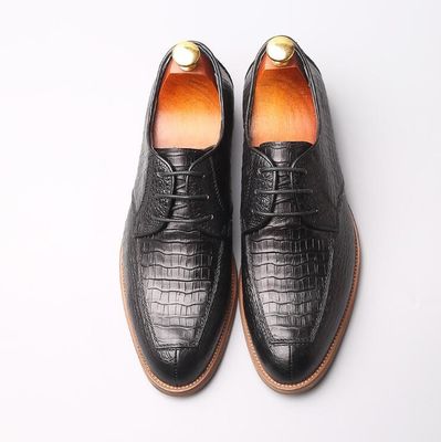 Sapatos de couro de patente preta para homens, sapatos de freio duplo feitos à mão.