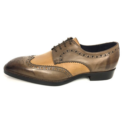 Calçados de moda masculina com acabamento de couro ceroso