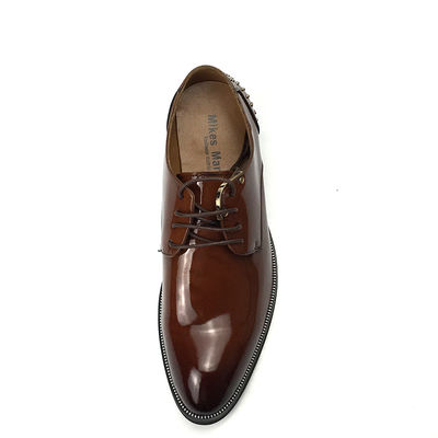 Calf Skin Homens Calçado de couro clássico Lace Up Durable Dress Shoes com rivet
