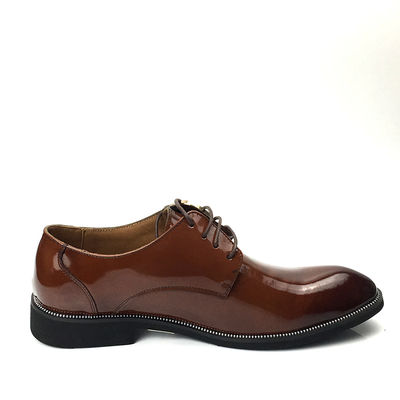 Calf Skin Homens Calçado de couro clássico Lace Up Durable Dress Shoes com rivet