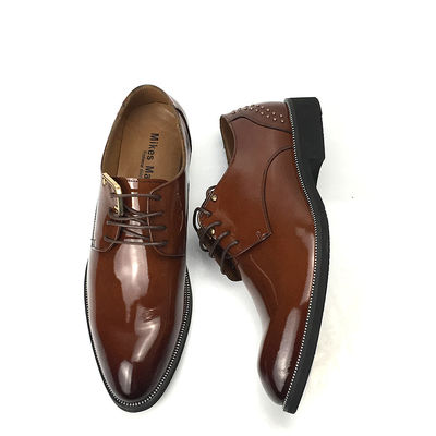 Calf Skin Homens Calçado de couro clássico Lace Up Durable Dress Shoes com rivet