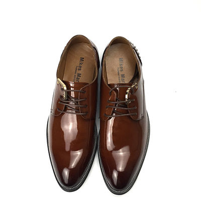 Calf Skin Homens Calçado de couro clássico Lace Up Durable Dress Shoes com rivet