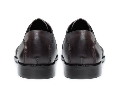 Sapatos de roupa de couro masculino de design italiano.