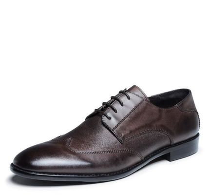 Sapatos de roupa de couro masculino de design italiano.