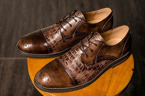 Sapatos de pele de crocodilo Patina para homens, Brogue Wingtips Sapatos de couro exóticos para homens