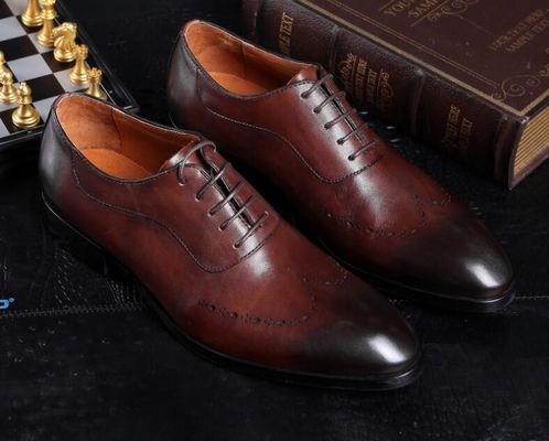 Moda Homens vestidos formais sapatos, Brogue escondido saltos altos calçado de couro para homens