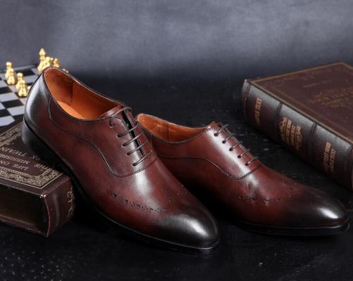 Moda Homens vestidos formais sapatos, Brogue escondido saltos altos calçado de couro para homens