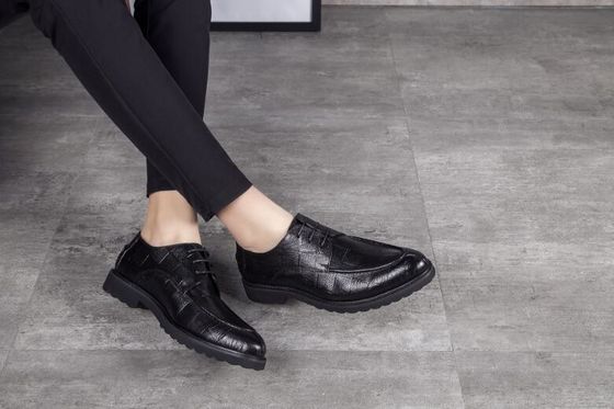 Slip preto com dedos redondos Homens vestido formal Sapatos Primavera / Outono Confortável