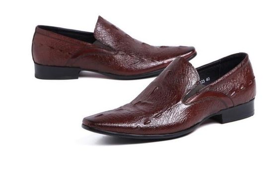 Tamanho normal esculpido calçado de couro masculino, sapatos de lazer com dedos pontiagudos