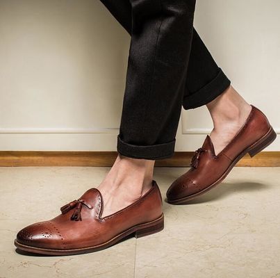 Verão Loafers de couro masculino castanho Slip On Brogue Tassel Loafers