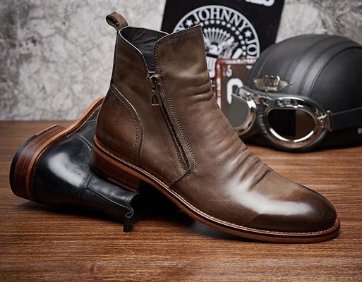 Botas de pele, preto / marrom, botas de combate, botas de borracha.