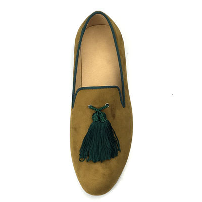 Loafers de veludo masculino amarelo Sapatos personalizados Loafers de couro pontiagudos