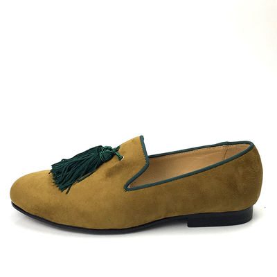 Loafers de veludo masculino amarelo Sapatos personalizados Loafers de couro pontiagudos