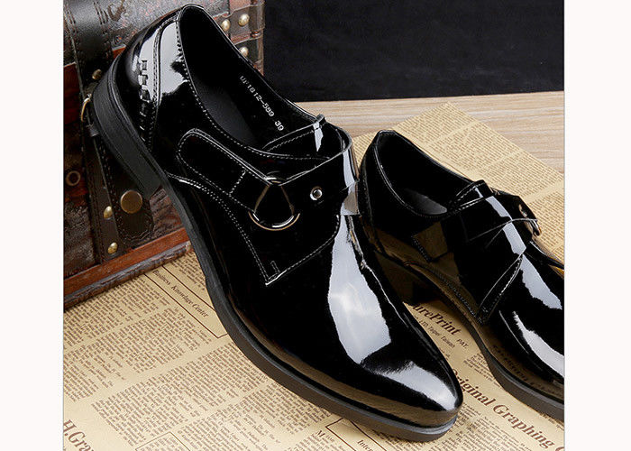 Homens Luminosos Negros Vestido Formal Sapatos Patente Couro Oxfords Estilo Com Logotipo Impresso