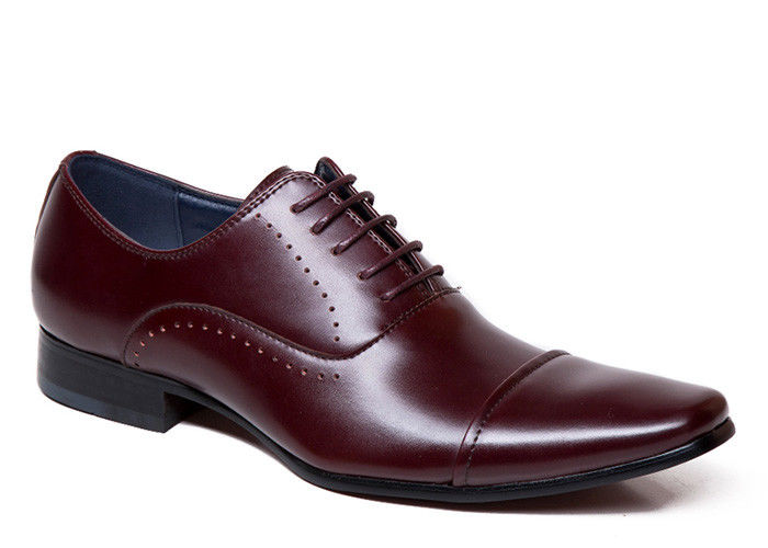 Tamanho normal esculpido para homens, sapatos de ponta, adultos, sapatos de renda castanho.