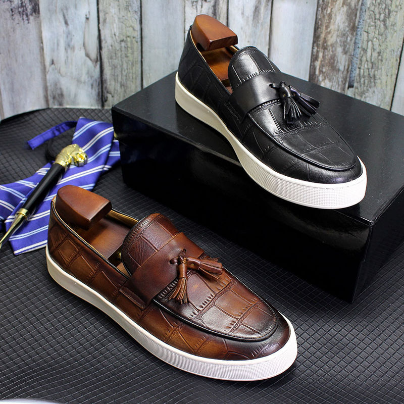 Calçado de salto baixo para homens Slip On Tassel Calçado preto / castanho para homens Calçado casual de couro genuíno