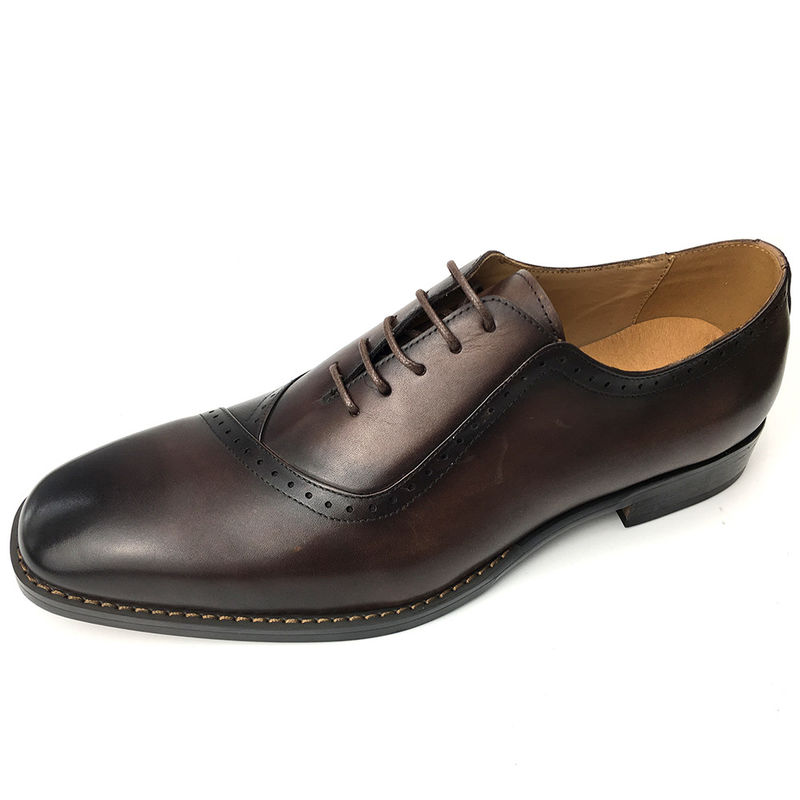 Calçado britânico de estilo masculino pontiagudo / cordel calçado casual cor marrom