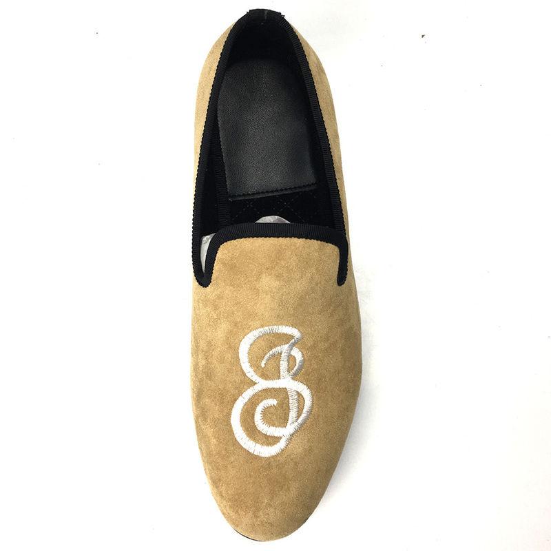 Sapatos de veludo personalizados para homens Slip On Men Velvet Dress Sapatos de veludo para atletas / escritório